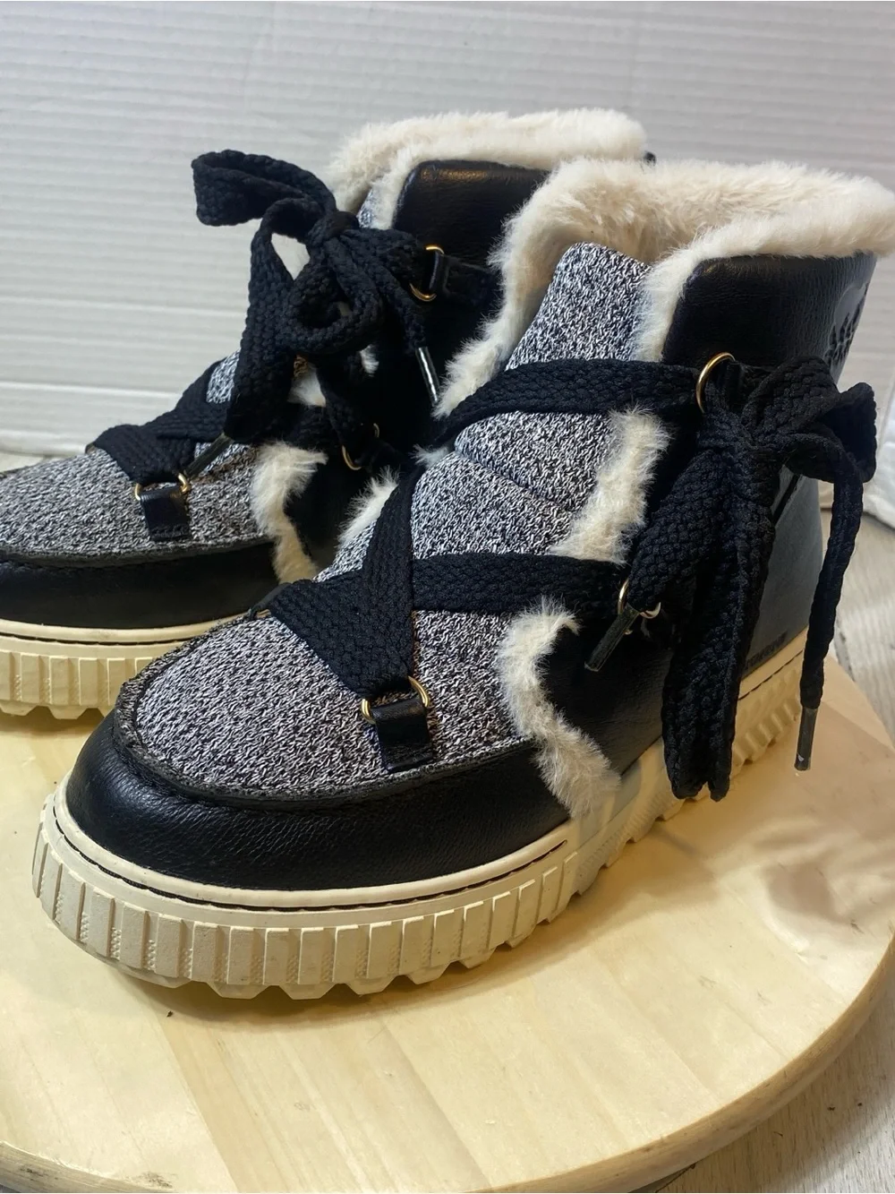 Sorel Explorer Joan Black Gray Faux Fair Waterproof Winter Boots Women’s  9.5